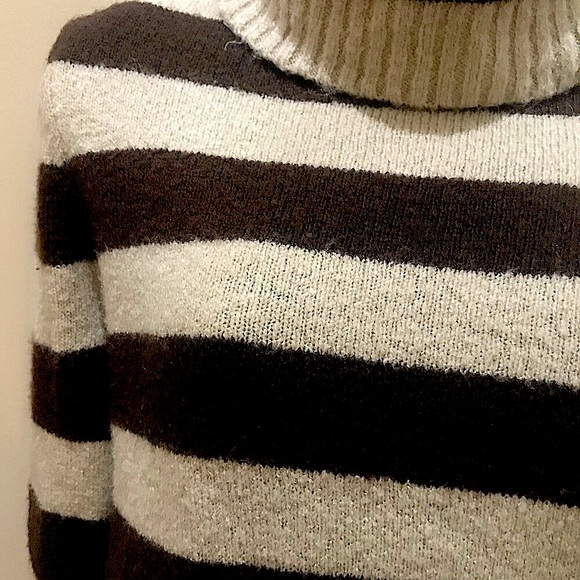 🆕🔥BCBG MAX AZRIA SUPER CUTE&SEXY SWEATER DRESS&SINCHED AT THE SIDES MIDI DRESS - Picture 3 of 4